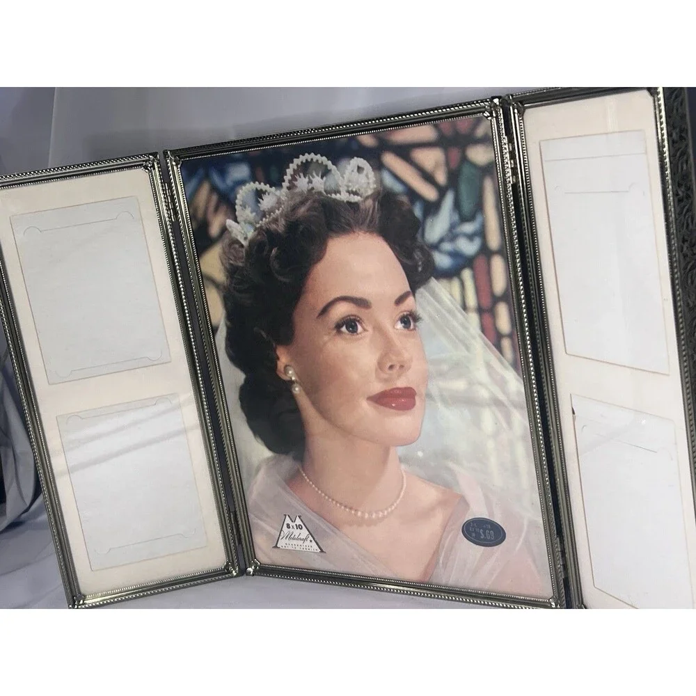 Vintage 1960s TriFold Folding Picture Frame 8x10 Center original stock display